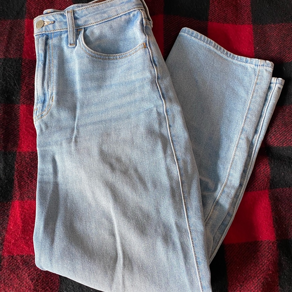 Ultra High Rise Vintage Straight Hollister Jeans - Picture 4 of 5